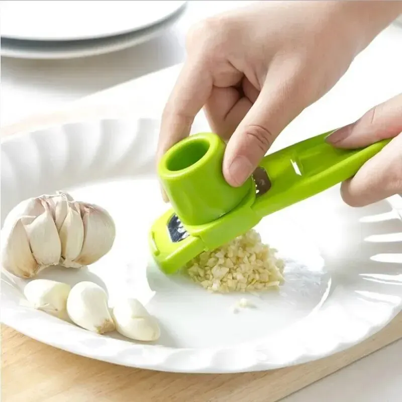 Kitchen Gadgets Green - Набор из 1 мини-измельчителя для чеснока: